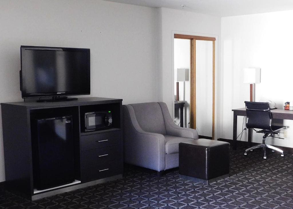 King Studio Suite - Non-Smoking room - Image 2