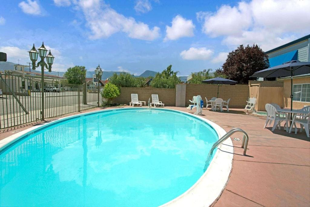 Two-Bedroom Deluxe Suite - Non-Smoking room - Image 2