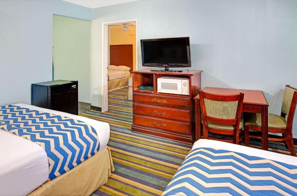Queen Room - Non-Smoking room - Image 2