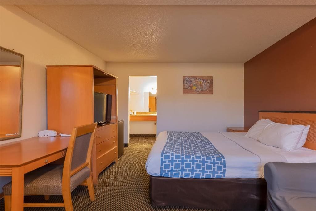 Queen Room - Non-Smoking room - Image 3