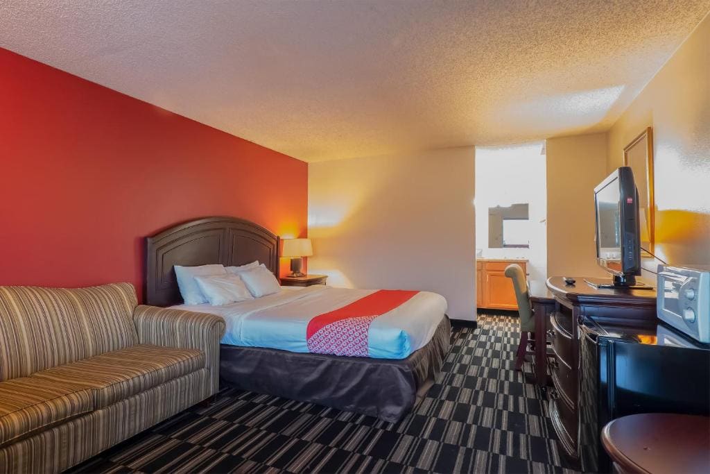 Queen Room - Non-Smoking room - Image 2