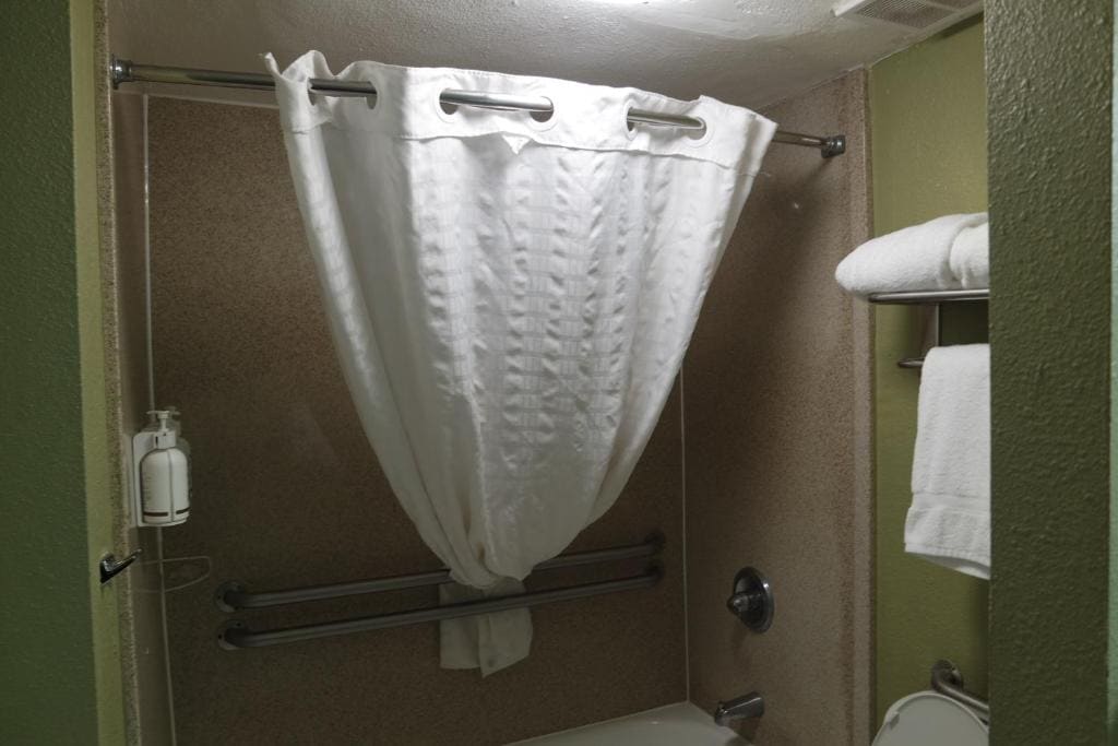 King Room - Non-Smoking room - Image 3