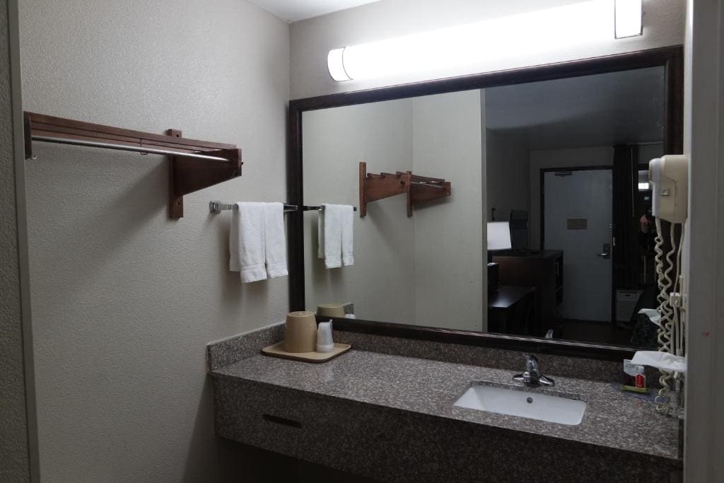 Double Room with Two Double Beds - Non-Smoking room - Image 3