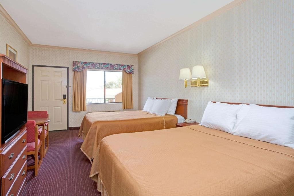 Queen Room - Non-Smoking room - Image 1