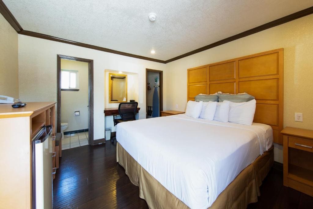 Double Room with Two Double Beds - Non-Smoking room - Image 1
