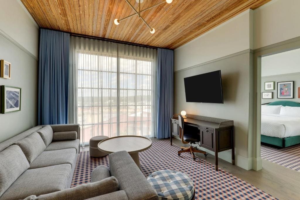 Junior King Suite with Sofa Bed room - Image 2