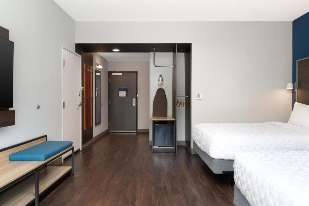 Queen Room with Two Queen Beds and Walk-In Shower room - Image 3