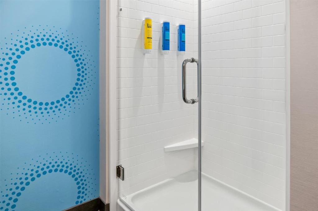 King Room with Walk-In Shower room - Image 2