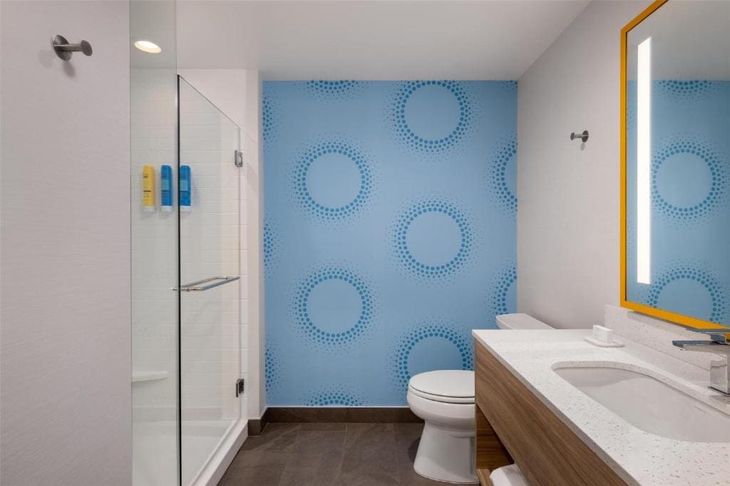 Queen Room with Two Queen Beds and Walk-In Shower room - Image 3
