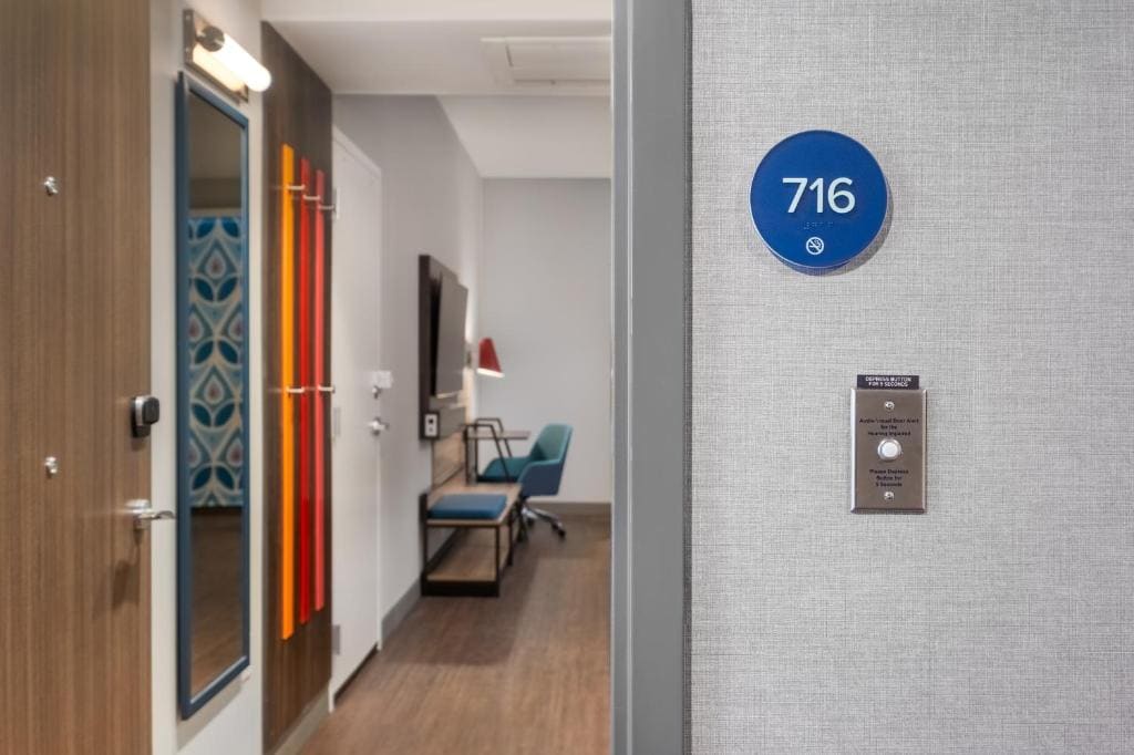 King Room - Hearing Access room - Image 1