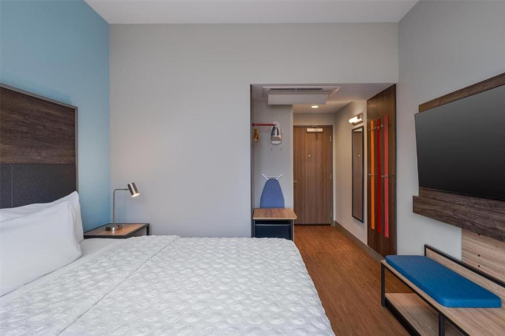 King Room with Walk-In Shower room - Image 1