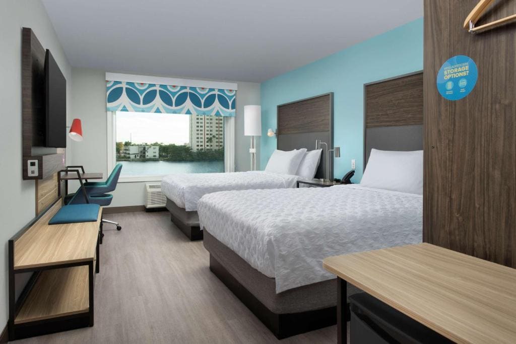 Queen Room with Two Queen Beds and View room - Image 1