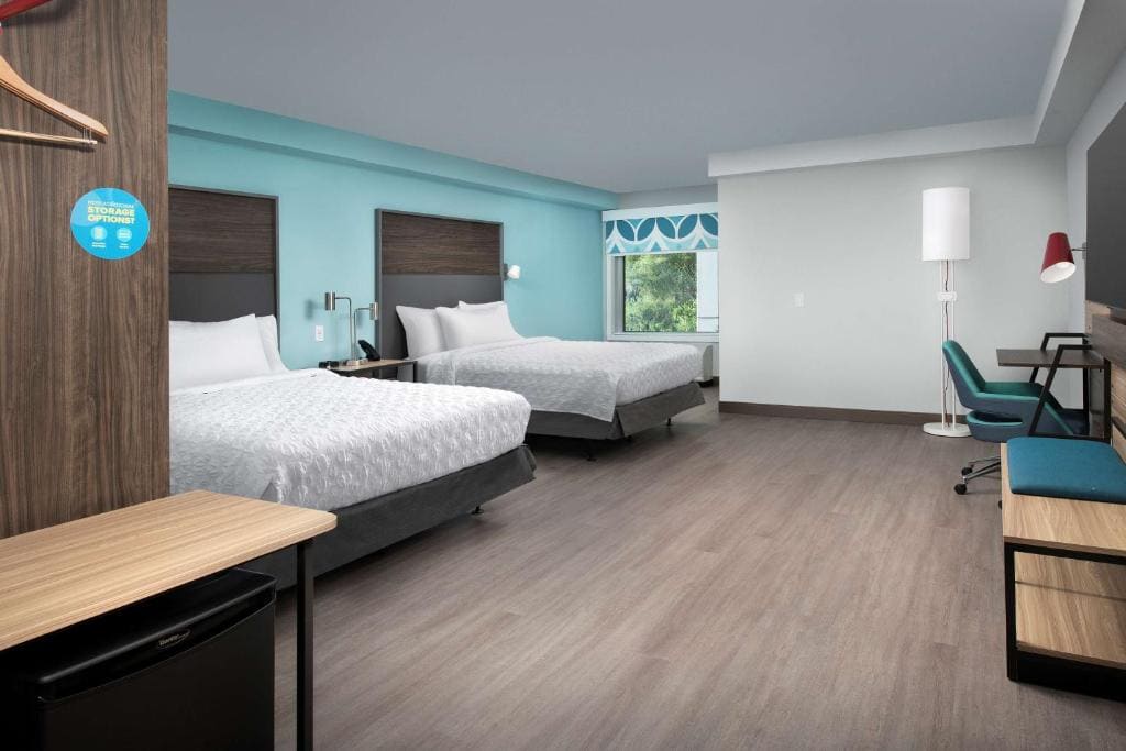 Queen Room with Two Queen Beds and Roll-In Shower - Mobility Access room - Image 1