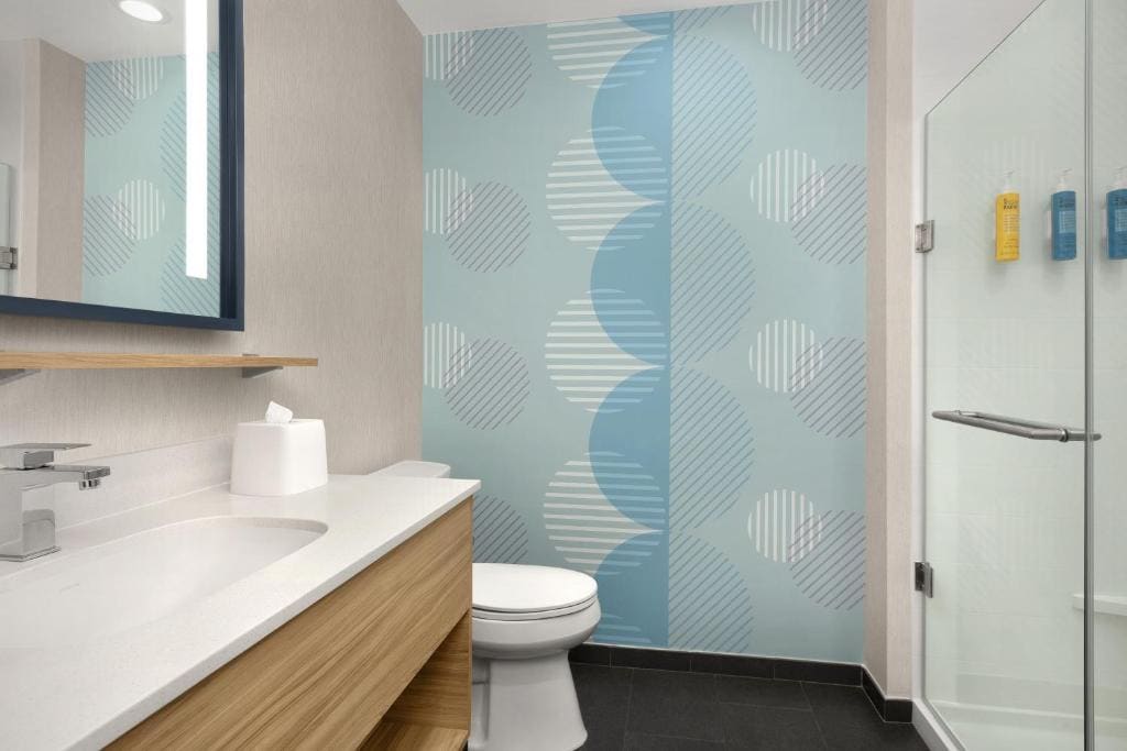 King Room - Hearing Access room - Image 3