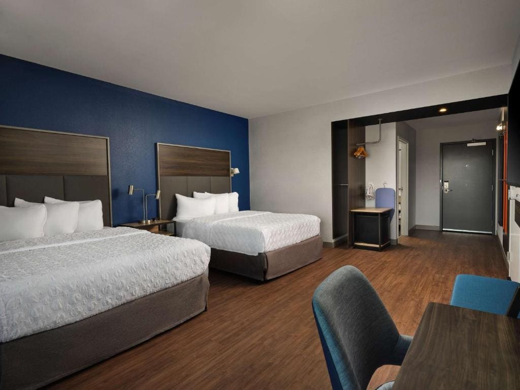 Queen Room with Two Queen Beds - Hearing Access room - Image 1