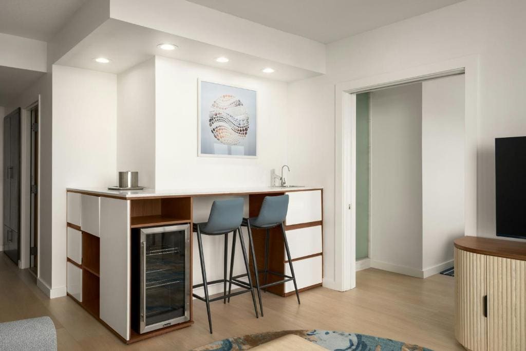 King Suite with Balcony and Sofa Bed room - Image 3