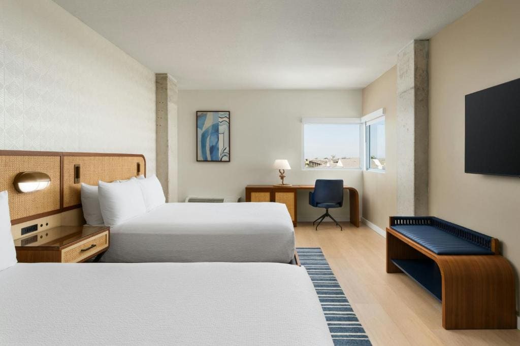 Floridian Queen Room - Mobility/Hearing Accessible with Roll-In Shower room - Image 2