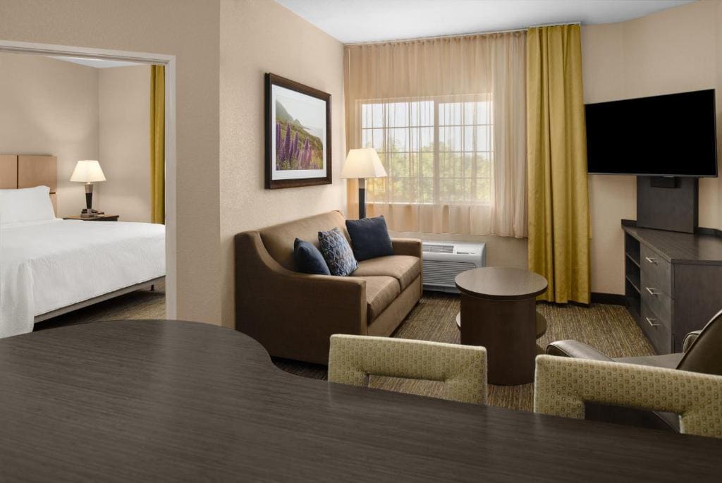 One-Bedroom King Suite room - Image 3
