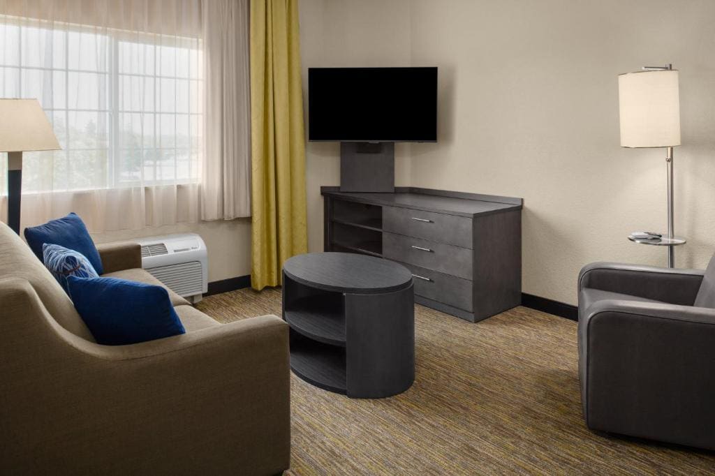 Queen Suite with Bath Tub - Disability Access/Non-Smoking room - Image 3