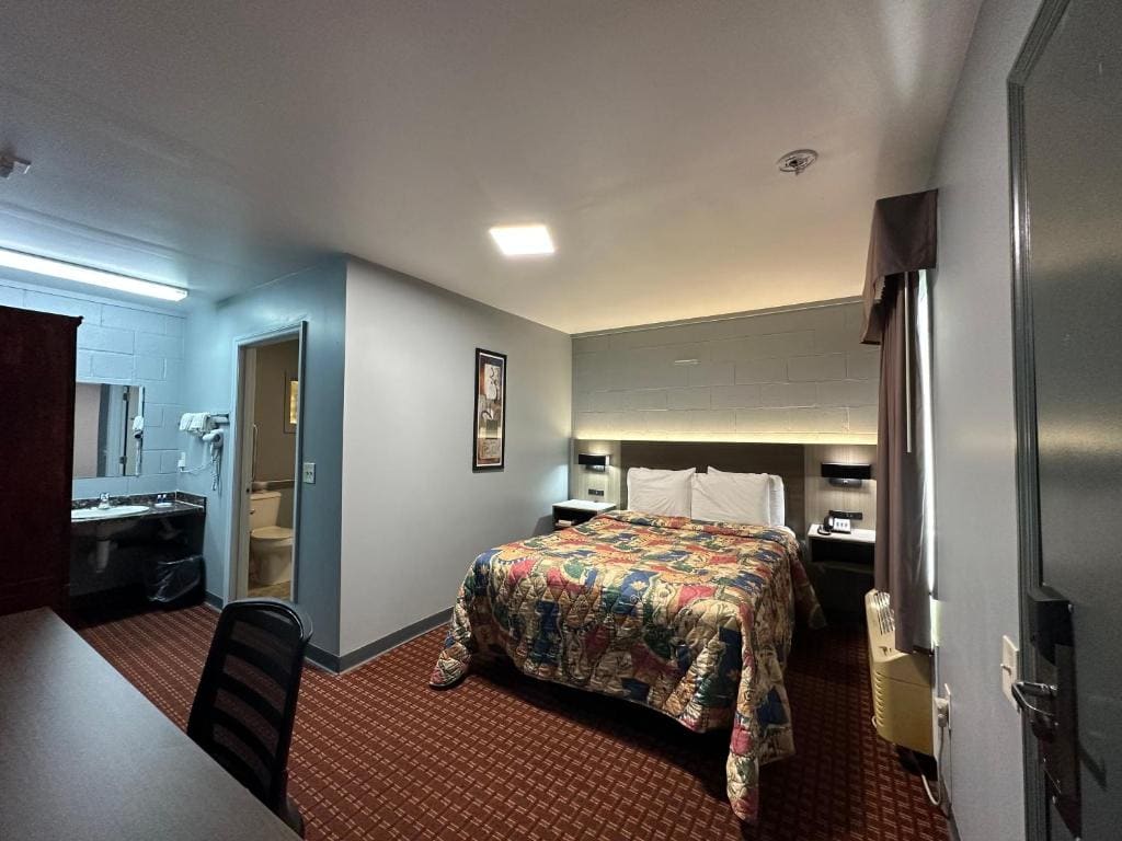 King Room - Non-Smoking room - Image 2