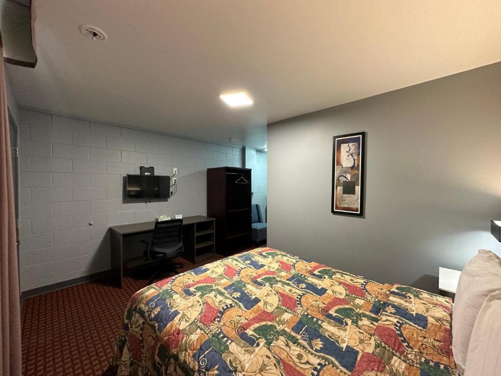 King Room - Non-Smoking room - Image 1