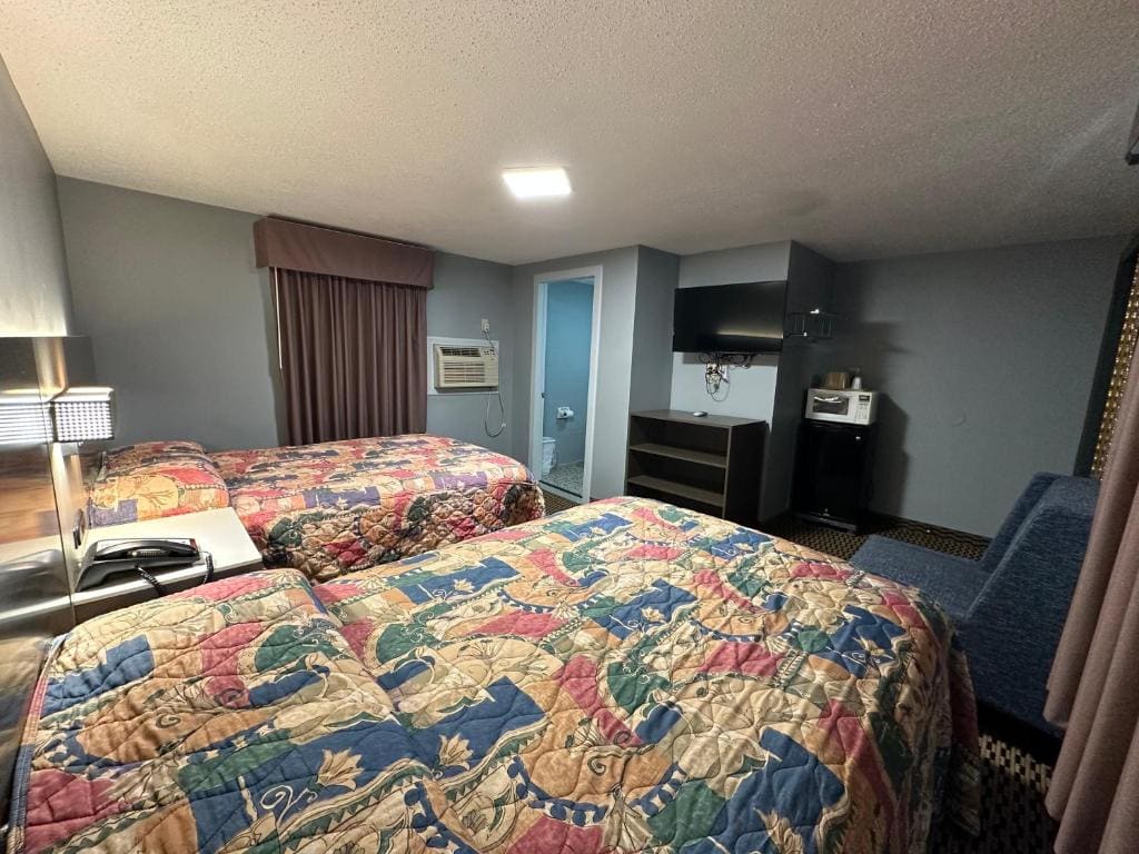 Economy Double Room with Two Double Beds - Non Smoking room - Image 1