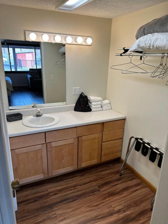 Deluxe King Suite room - Image 3