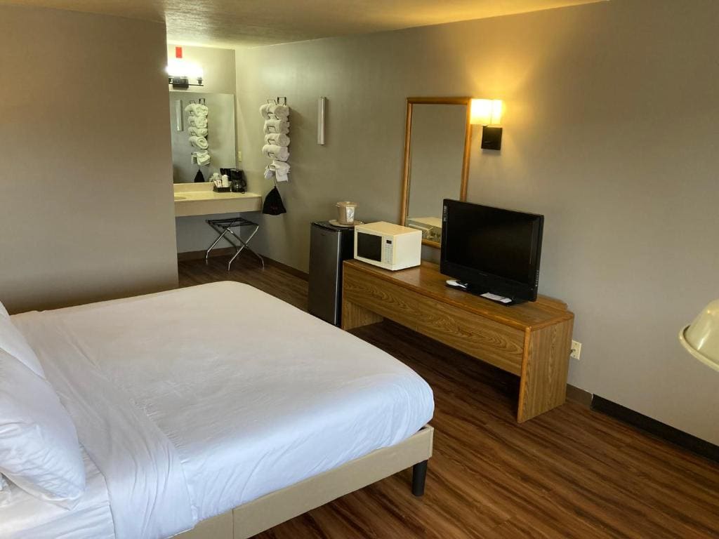 Deluxe King Room room - Image 2
