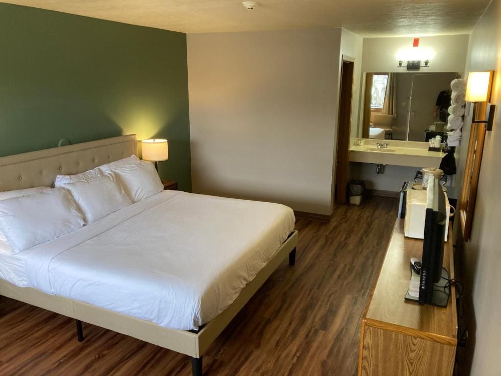 Deluxe King Room room - Image 3