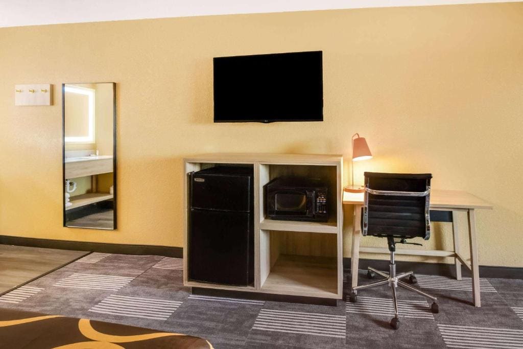 Deluxe King Room - Non-Smoking room - Image 2