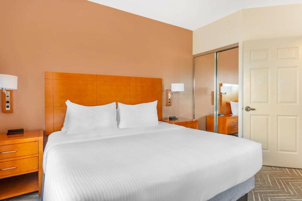 One-Bedroom King Suite with Sofa Bed room - Image 1