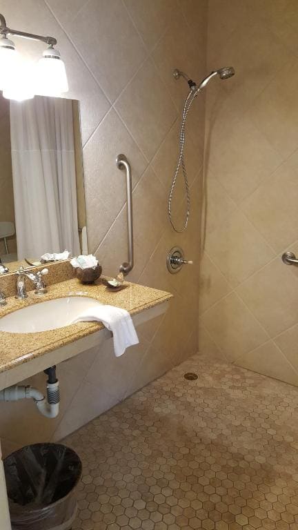 Queen Room - Disability Access room - Image 2