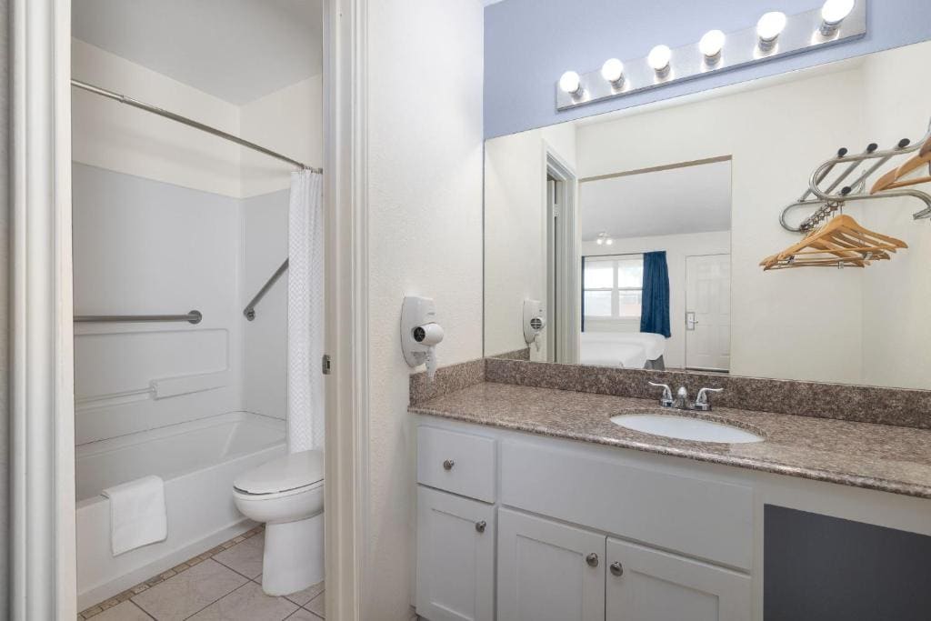 Double Room with Two Double Beds room - Image 1