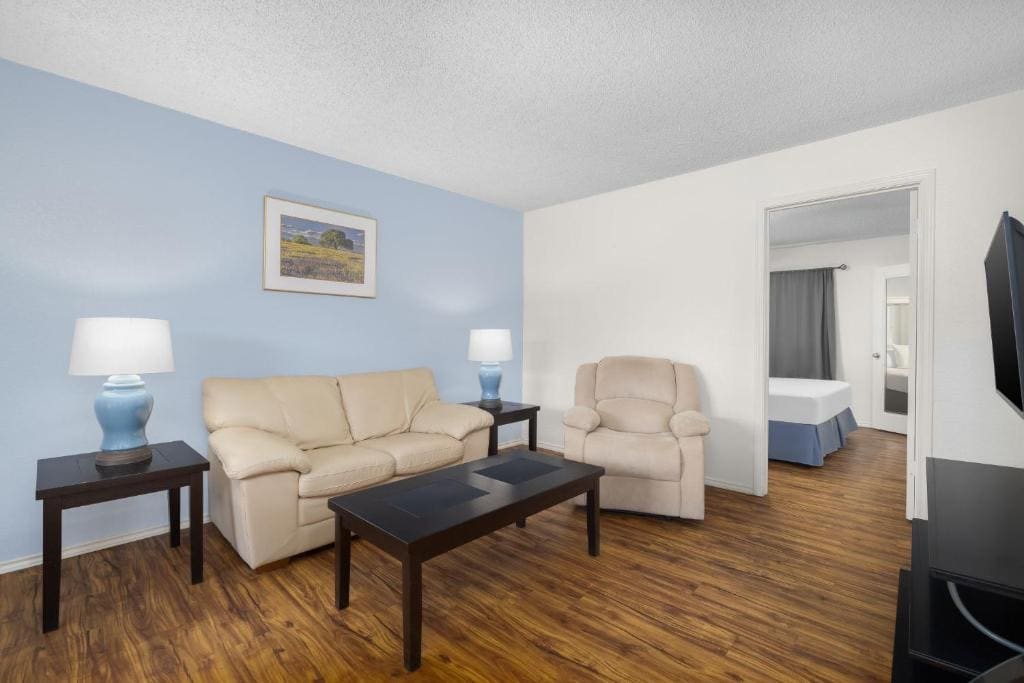 Executive Suite room - Image 1