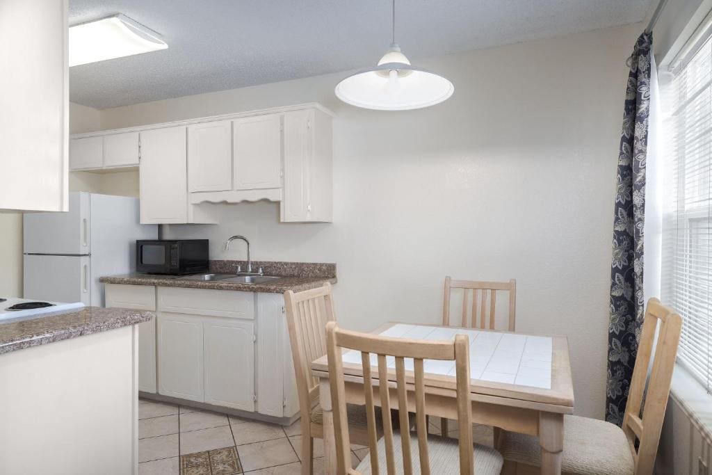 King Suite room - Image 2