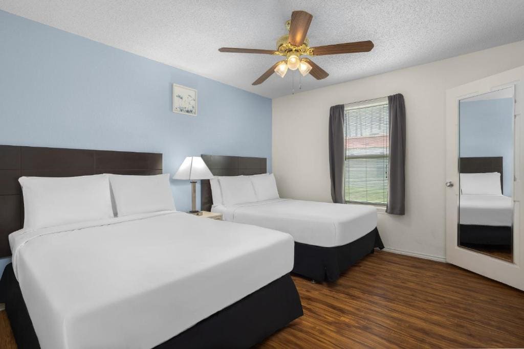 Standard Suite with Two Double Beds room - Image 1