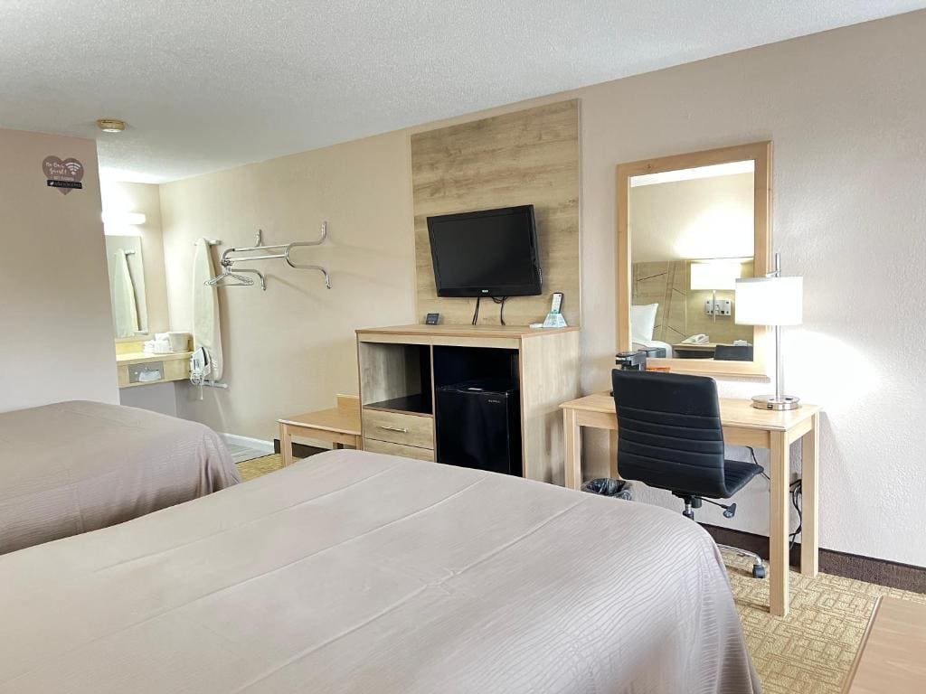 Double Room with Two Double Beds room - Image 2