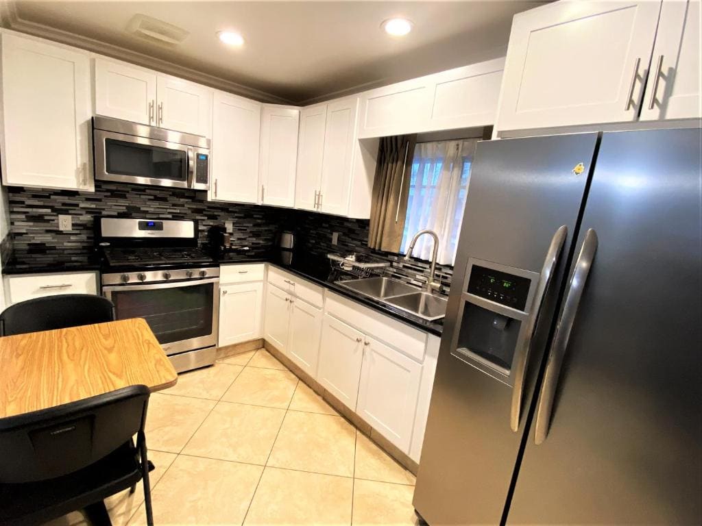 Deluxe King with Kitchen room - Image 2