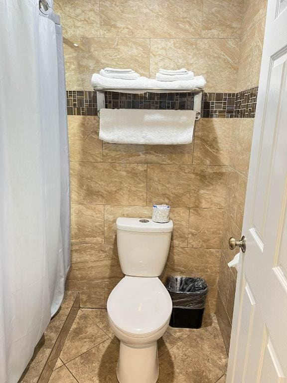 King Suite with Spa Bath and Kitchen - Non-Smoking room - Image 1