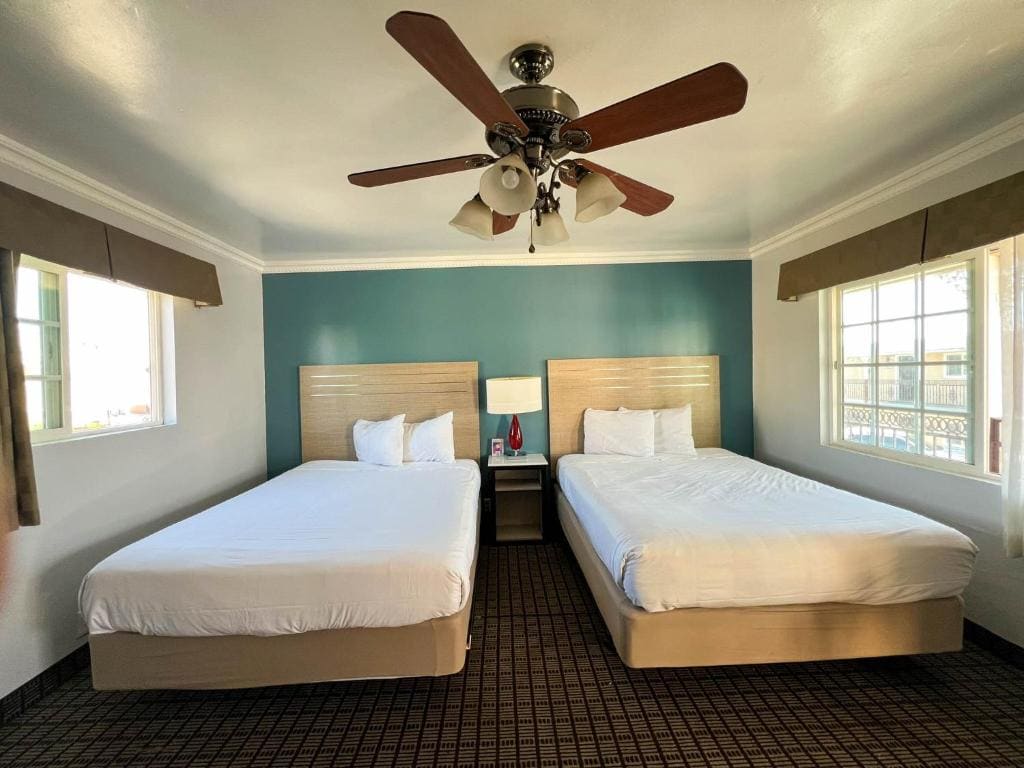 Room room - Image 3