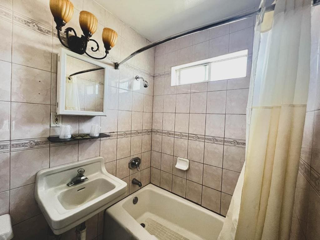 Room room - Image 2