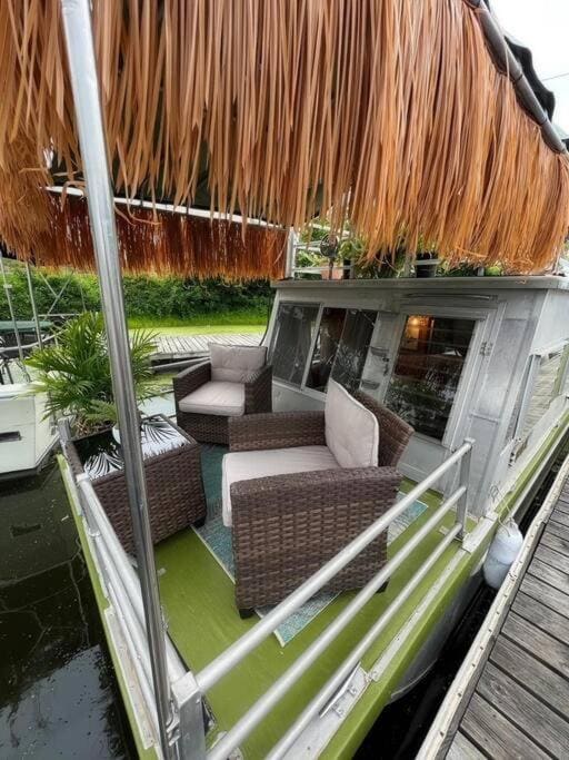 Mobile Home room - Image 1