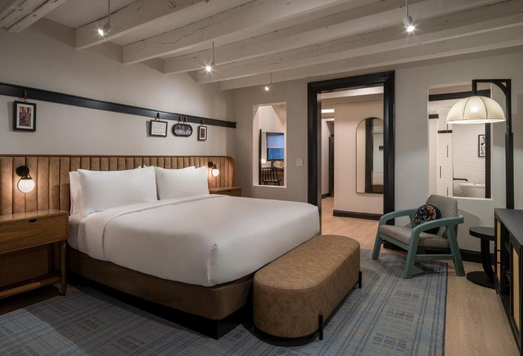 Traditional Queen Room with Two Queen Beds room - Image 2