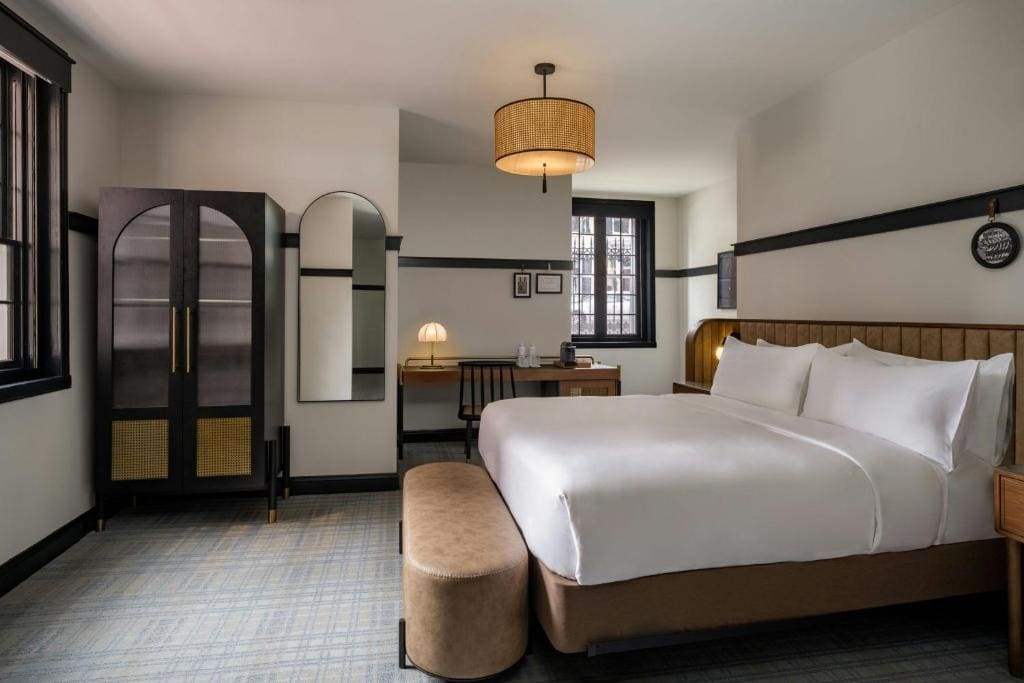 Traditional Queen Room with Two Queen Beds room - Image 1