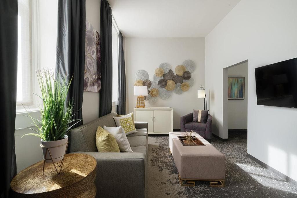 One-Bedroom Suite room - Image 2