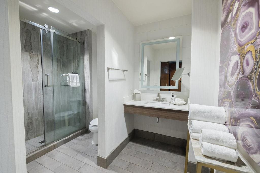 One-Bedroom Suite room - Image 3