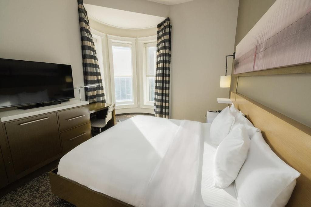 Premium King Room room - Image 3