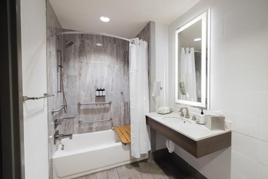 Standard Queen Room with Two Queen Beds and Mobility Accessible Tub room - Image 2