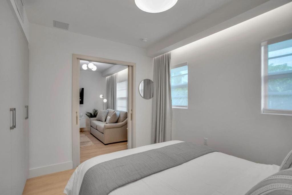 One-Bedroom Suite room - Image 2