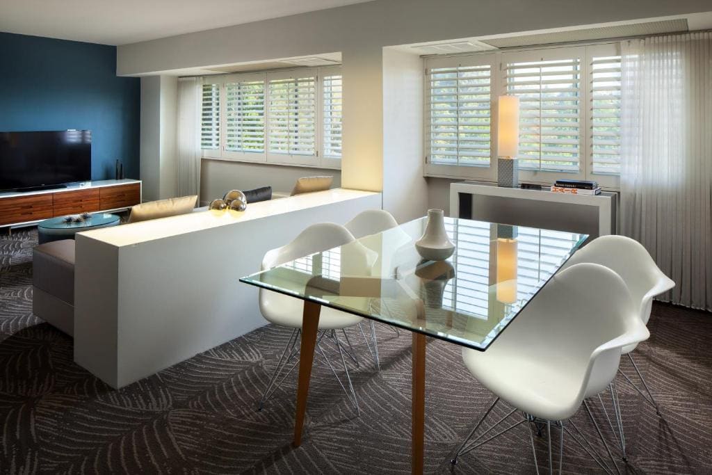 Wow One-Bedroom Hospitality King Suite room - Image 3